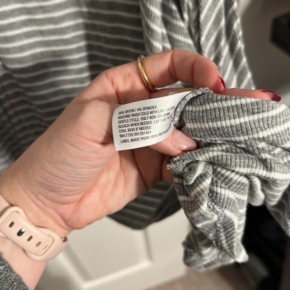 Grey and white striped tank - Picture 3 of 3